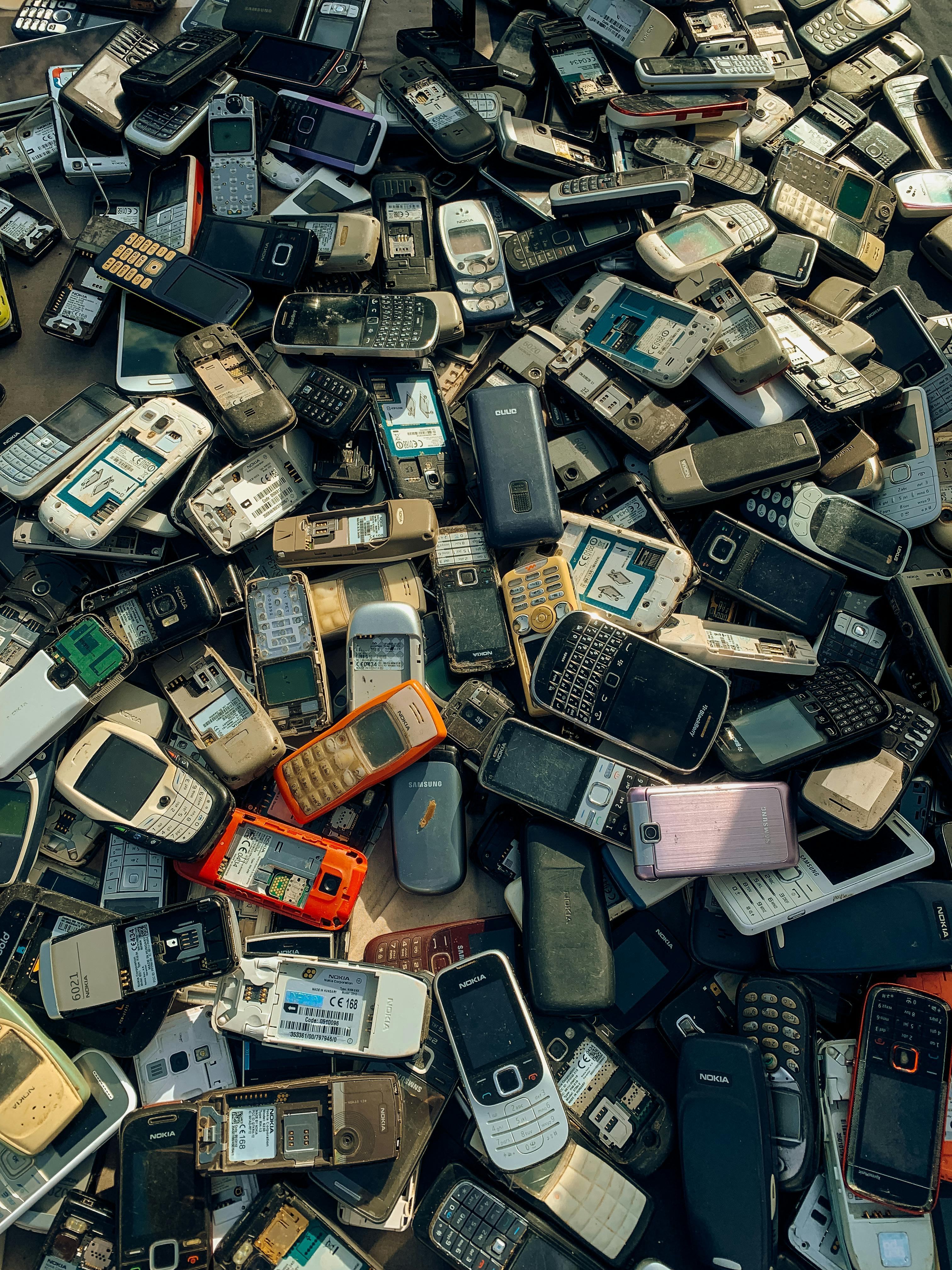 Kostenloses Stock Foto zu abfall von mobilgeräten, abfallreduzierung, alte elektronik